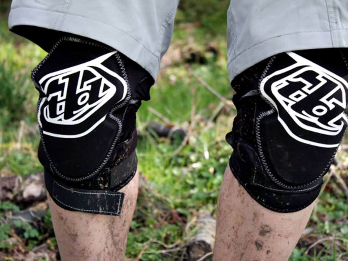 Preview: Troy Lee Designs T-Bone Knee Pads - BikeMag