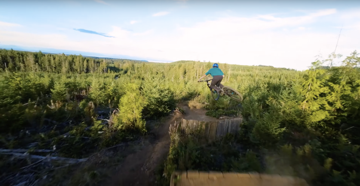 Mountain Biker Chased by Drone in Intense Footage From British
Columbia