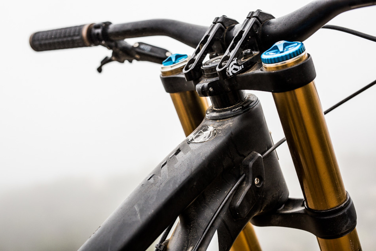 Reviewed: Santa Cruz V10 - BikeMag