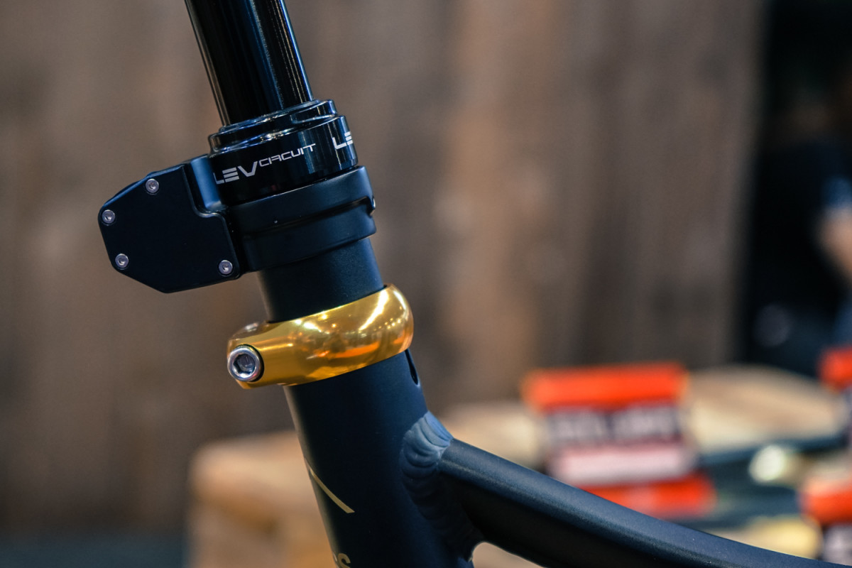 Ks Shows Wireless And Carbon Lev Posts Bikemag