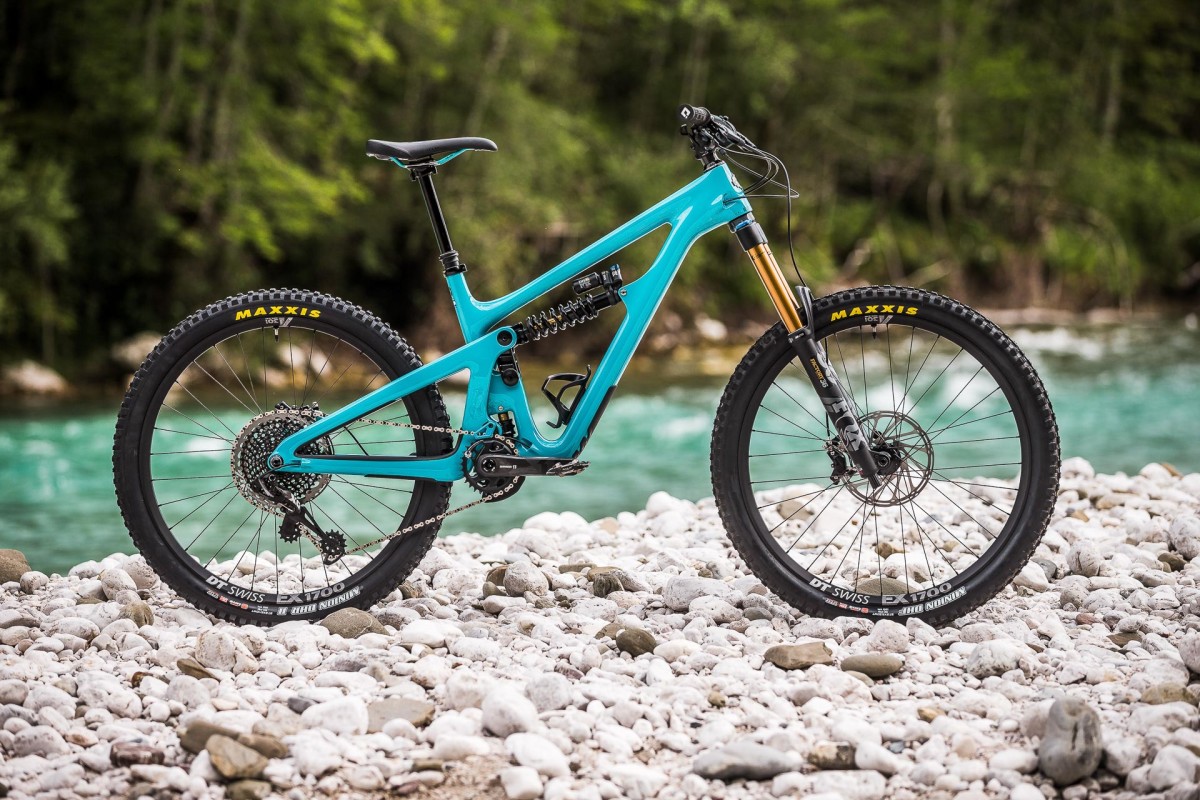 https://www.bikemag.com/.image/t_share/MTk2NDE5MzM5MDAzNDM4MjMw/20190611-rbell_slovenia_sb165_bikeshots_lores_002.jpg