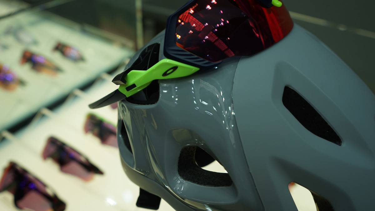 Eurobike Oakley s DRT 5 Mountain Bike Helmet Bike Magazine