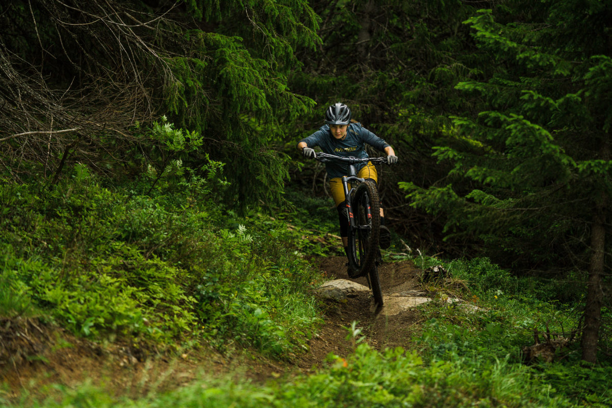 Video: Riding Åre with Manon Carpenter - BikeMag