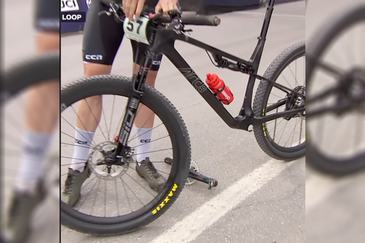 World Cup Rider's Cranks Fall Off In Pileup Crash - BikeMag