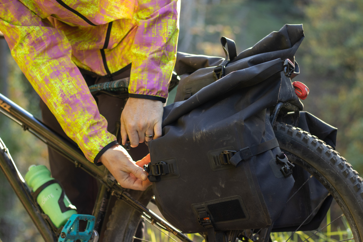 Tested: Old Man Mountain Divide Rack and Ponderosa/Juniper Bag System ...