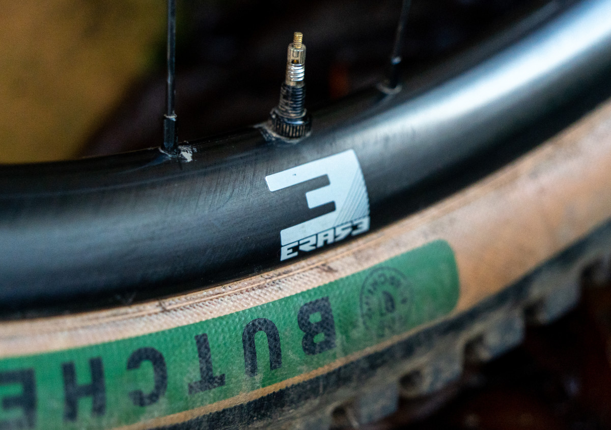 Tested: ERASE Carbon AM30 Wheels - BikeMag